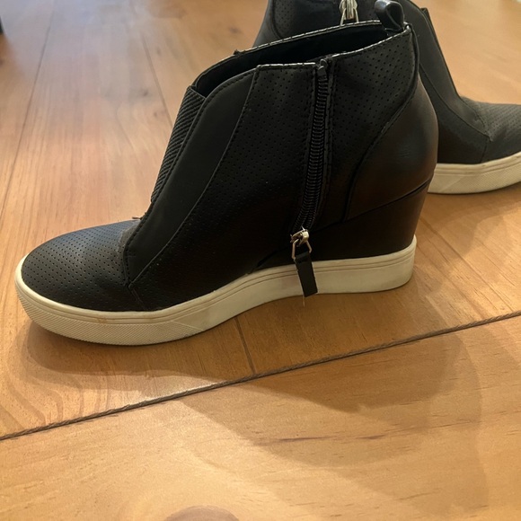 MIA black wedge booties, size 6.5 - Picture 4 of 8